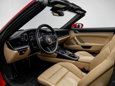 Used 2021 Porsche 911 Targa 4S Heritage Design image 2