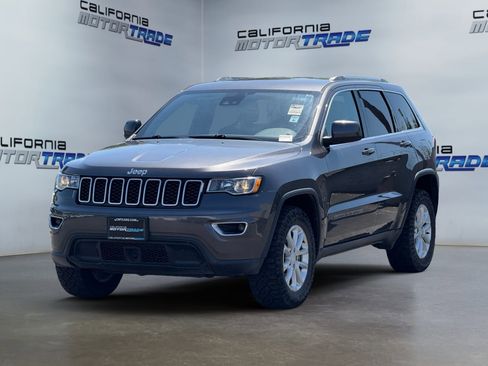 Used 2021 Jeep Grand Cherokee Laredo image 9