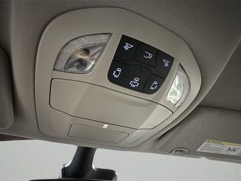 Used 2024 Chrysler Pacifica Touring-L image 28