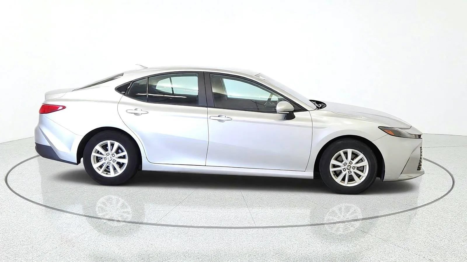 Used 2025 Toyota Camry LE FWD image 10