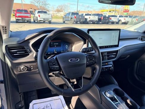 Used 2025 Ford Escape Platinum image 4