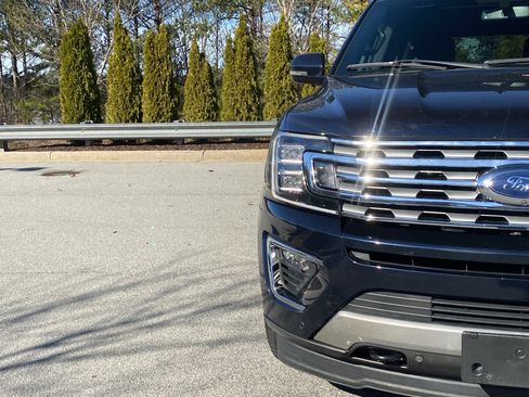 Used 2021 Ford Expedition Max Limited image 19