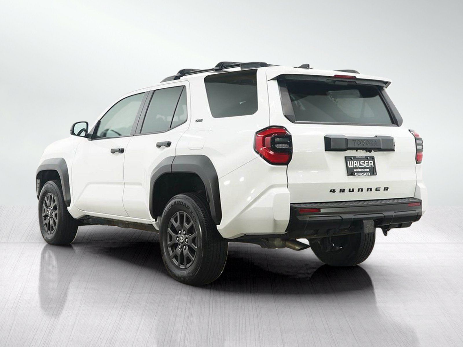 Used 2025 Toyota 4Runner SR5 AWD/4WD image 3