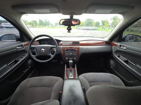 Used 2009 Chevrolet Impala LT FWD image 16