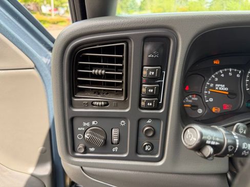 Used 2006 Chevrolet Silverado 2500 LT w/ Skid Plate Package AWD/4WD image 17