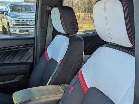 Used 2024 GMC Canyon AT4X image 22