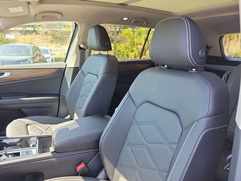 New 2026 Volkswagen Atlas SE image 16