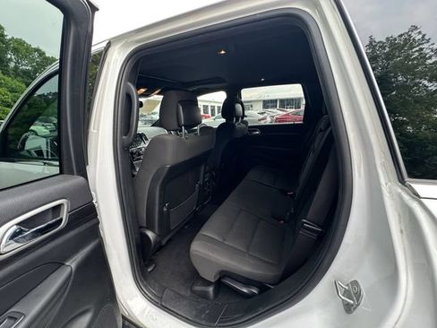 Used 2021 Jeep Grand Cherokee Laredo RWD image 19