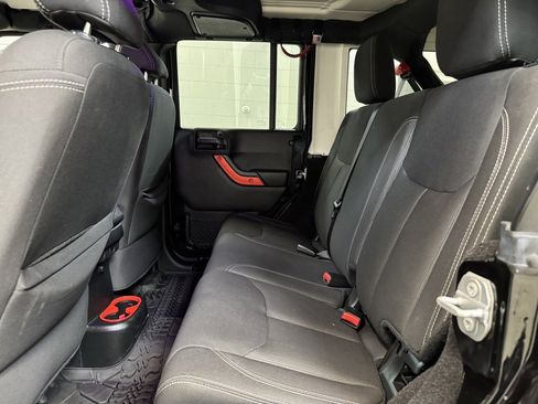 Used 2017 Jeep Wrangler Unlimited Sahara w/ Connectivity Group image 15