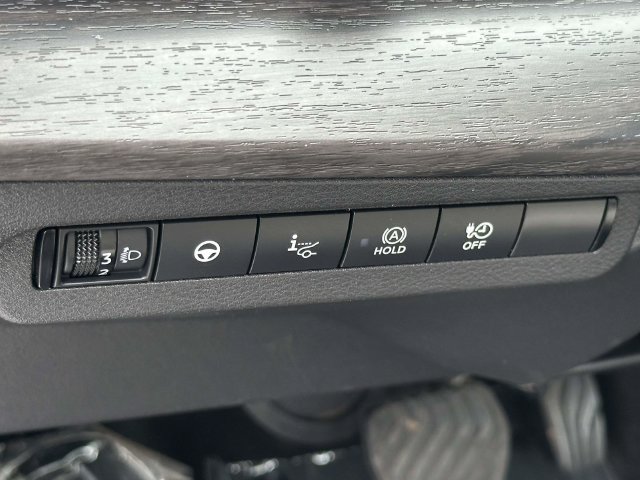Used 2023 Nissan Ariya AWD image 14