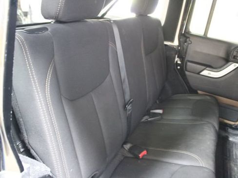 Used 2014 Jeep Wrangler Unlimited Sahara w/ Dual Top Group AWD/4WD image 8