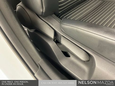 Used 2019 Toyota Camry SE FWD image 29