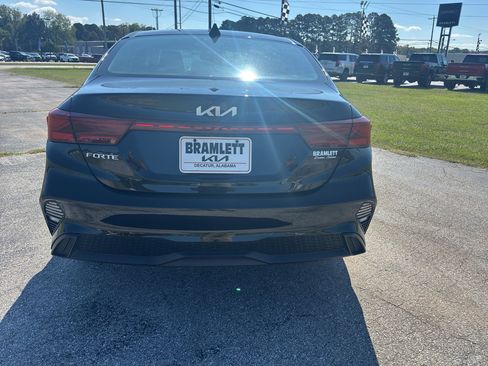 Used 2024 Kia Forte LXS image 3