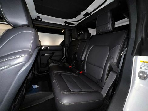 Used 2025 Ford Bronco Badlands image 27