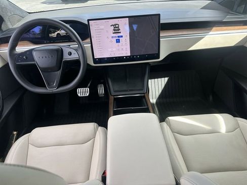 Used 2024 Tesla Model X image 21