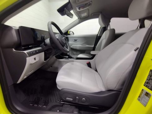 Used 2025 Hyundai Kona SEL AWD/4WD image 18