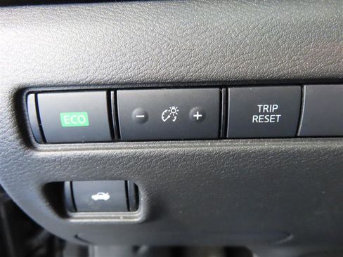 Used 2024 Nissan Sentra SV image 19