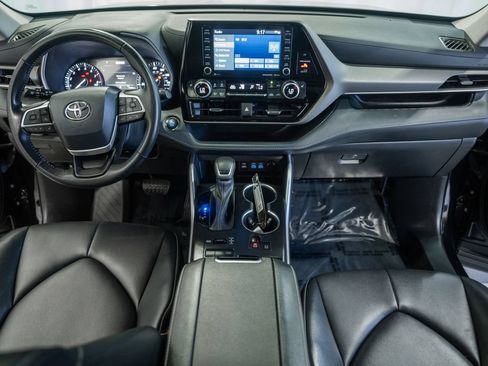Used 2022 Toyota Highlander XLE AWD/4WD image 20