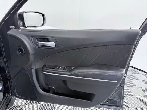 Used 2023 Dodge Charger R/T w/ Technology Group image 10