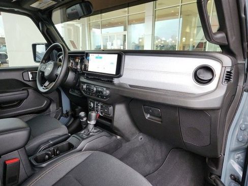 Used 2025 Jeep Wrangler Sport image 22