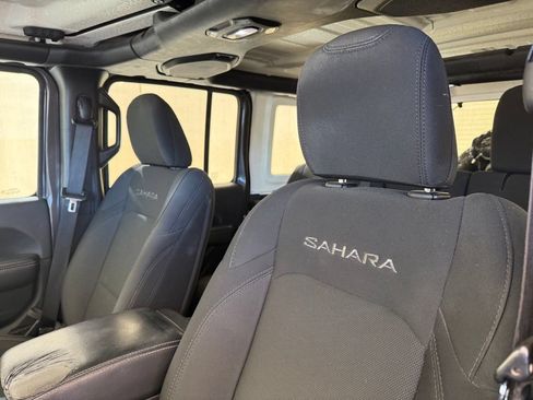 Used 2018 Jeep Wrangler Unlimited Sahara AWD/4WD image 12