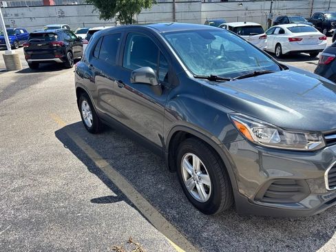 Used 2019 Chevrolet Trax LS w/ Tint and Cruise Package FWD image 5