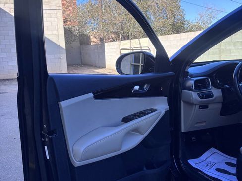 Used 2019 Kia Sorento LX w/ LX Convenience Package image 26