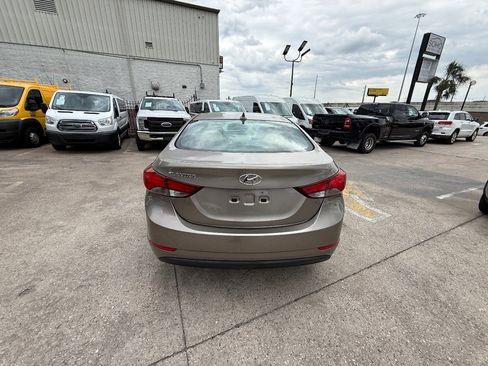 Used 2015 Hyundai Elantra SE image 5