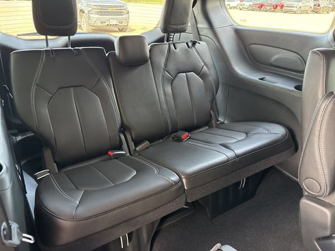 New 2026 Chrysler Pacifica Select w/ S Appearance Package FWD image 17