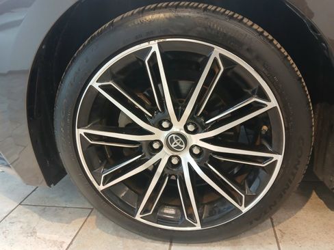 Used 2019 Toyota Avalon XSE image 32