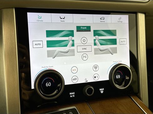 Used 2020 Land Rover Range Rover HSE image 16