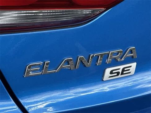 Used 2017 Hyundai Elantra SE image 22