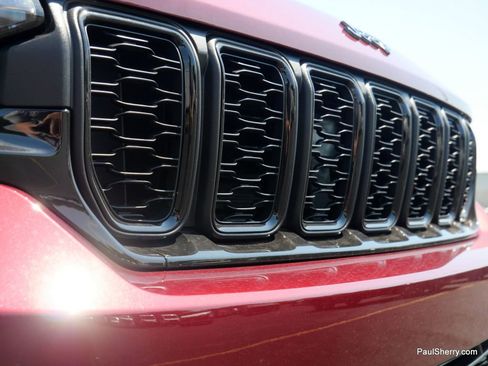 New 2025 Jeep Grand Cherokee Limited w/ Black Appearance Package image 18