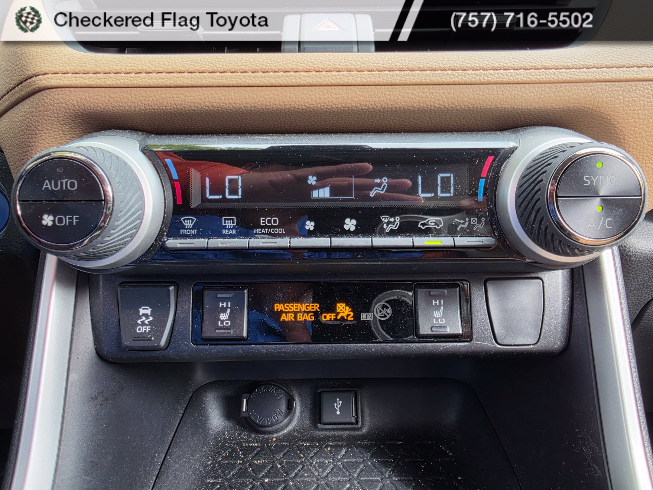 Used 2021 Toyota RAV4 XLE w/ Convenience Package AWD/4WD image 16