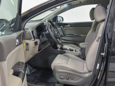 Used 2018 Kia Sportage LX w/ LX Popular Package image 2