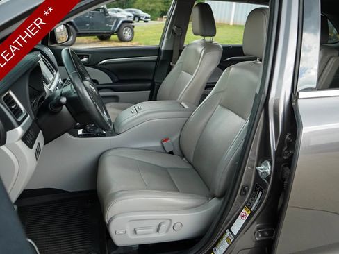 Used 2019 Toyota Highlander Limited FWD image 7
