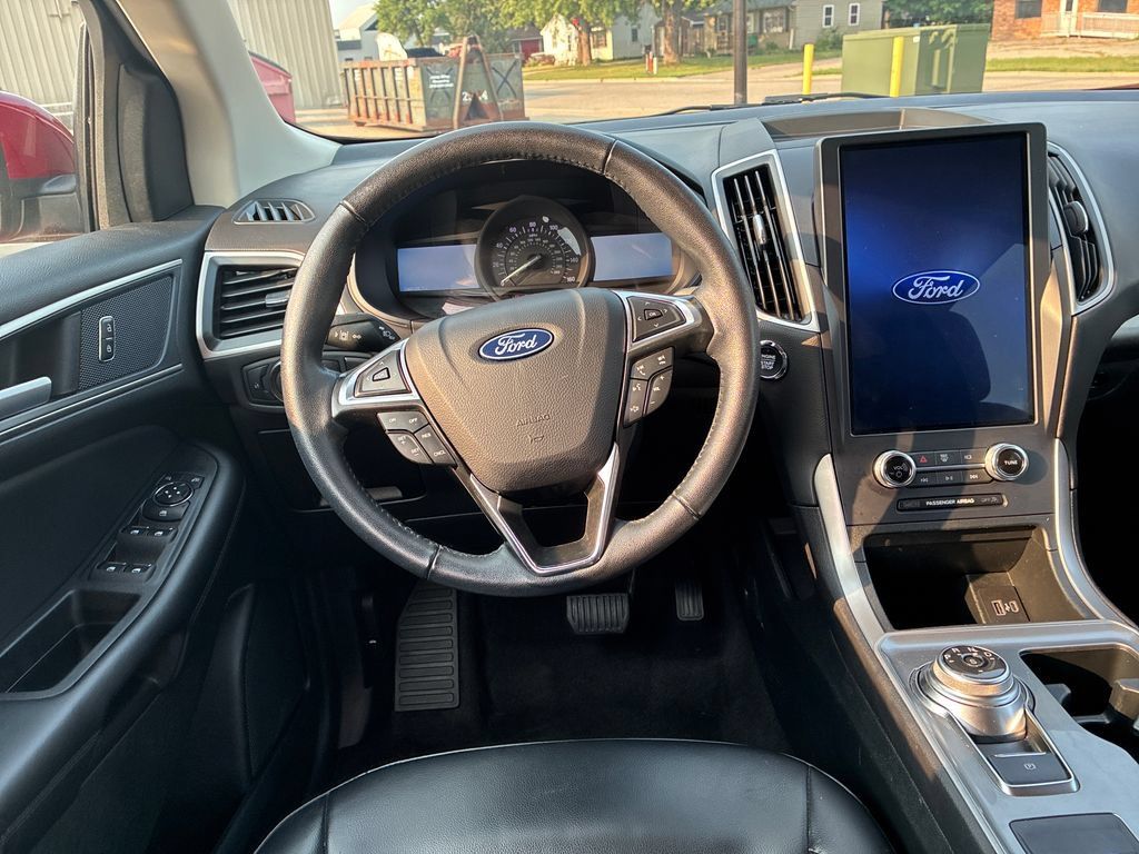 Used 2024 Ford Edge SEL AWD/4WD image 13