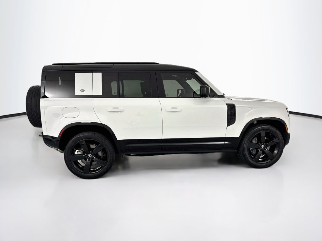 Certified 2024 Land Rover Defender 110 X-Dynamic SE AWD/4WD image 4