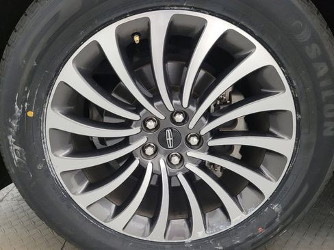Used 2020 Lincoln Aviator Reserve w/ Equipment Group 201A RWD image 31