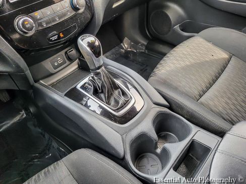 Used 2020 Nissan Rogue S FWD image 23