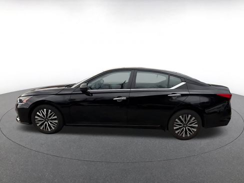 Used 2025 Nissan Altima 2.5 SV image 9