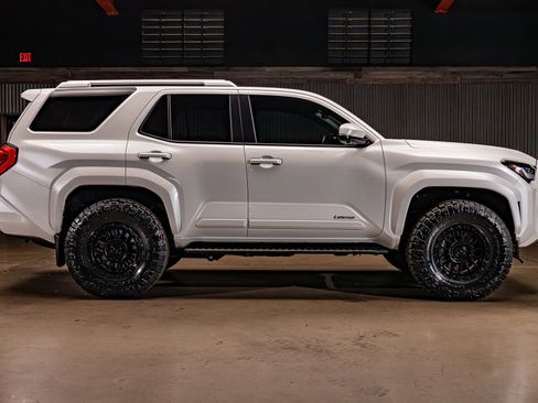 Used 2026 Toyota 4Runner Limited AWD/4WD image 11