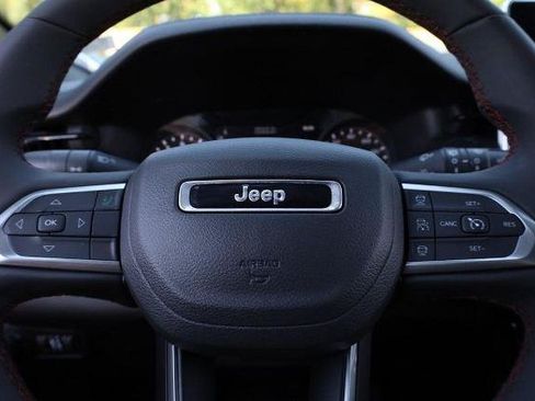 Used 2025 Jeep Compass Trailhawk w/ Trailer Tow Group AWD/4WD image 9