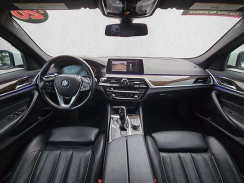 Used 2020 BMW 530i w/ Convenience Package RWD image 16