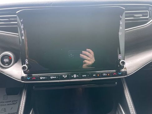 Used 2024 Jeep Wagoneer L Series II w/ Flexible Seating Group AWD/4WD image 13