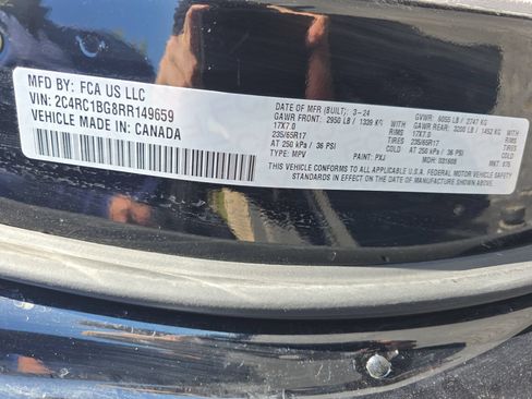 Used 2024 Chrysler Pacifica Touring-L FWD image 31