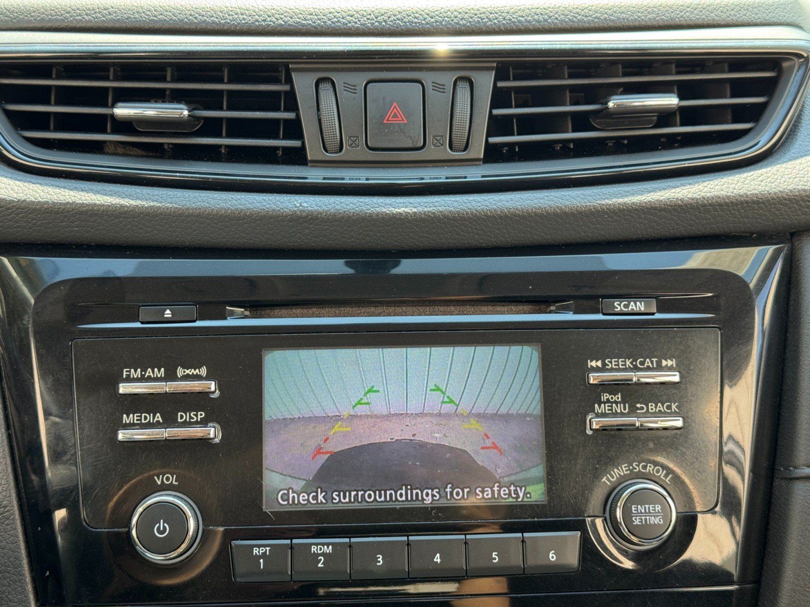 Used 2017 Nissan Rogue SV FWD image 23