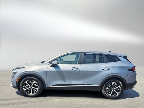 Used 2023 Kia Sportage EX FWD image 2