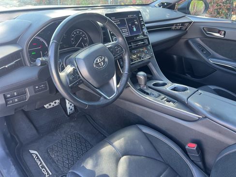 Used 2019 Toyota Avalon XSE image 10