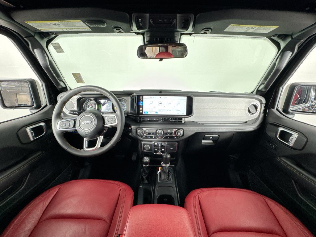Used 2024 Jeep Wrangler Unlimited Sahara AWD/4WD image 16